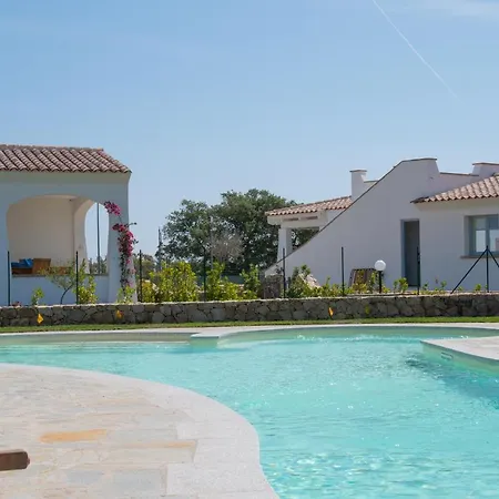 Enaja - Luxury Retreat Hotel apartamentowy Budoni
